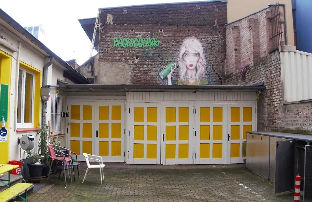 Backpackers Duesseldorf - Self Check-In-1